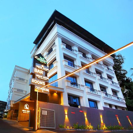 Park Residency Luxury Business Hotel Kochi Exterior photo