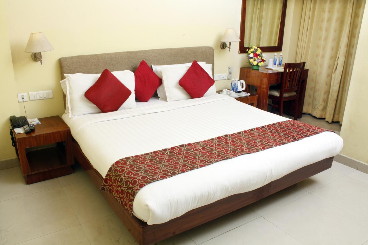 Park Residency Luxury Business Hotel Kochi Exterior photo