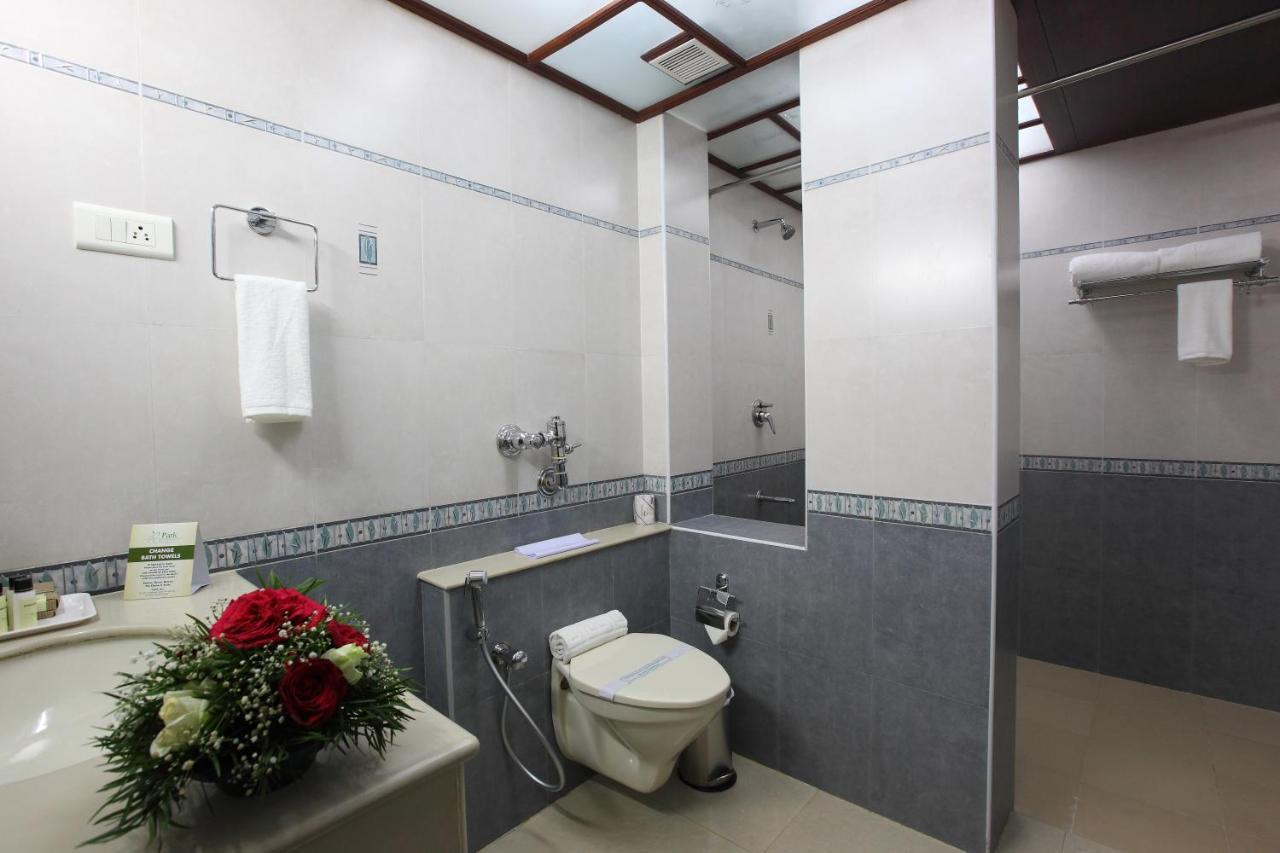 Park Residency Luxury Business Hotel Kochi Exterior photo