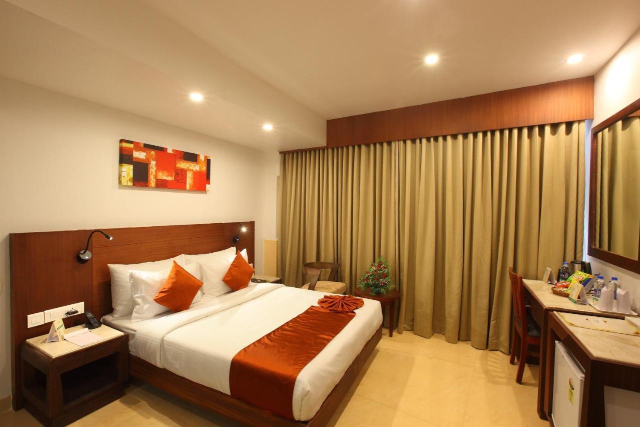 Park Residency Luxury Business Hotel Kochi Exterior photo