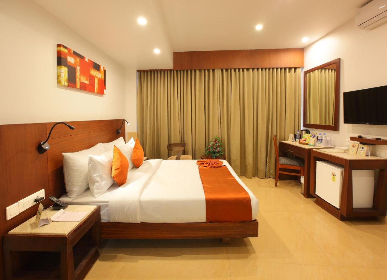 Park Residency Luxury Business Hotel Kochi Exterior photo